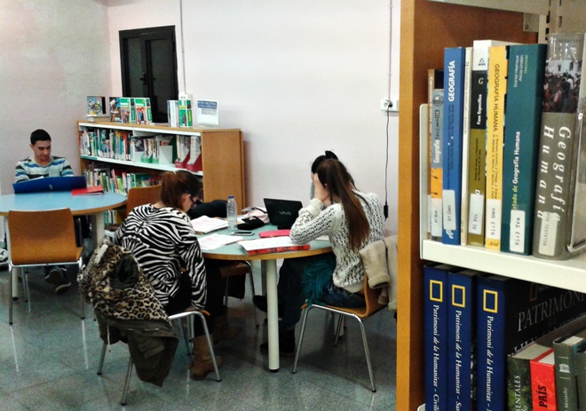 Biblioteca- Aula d'estudi nocturn