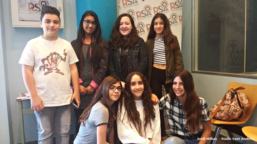 Alumnes 2 eso escola a la ràdio