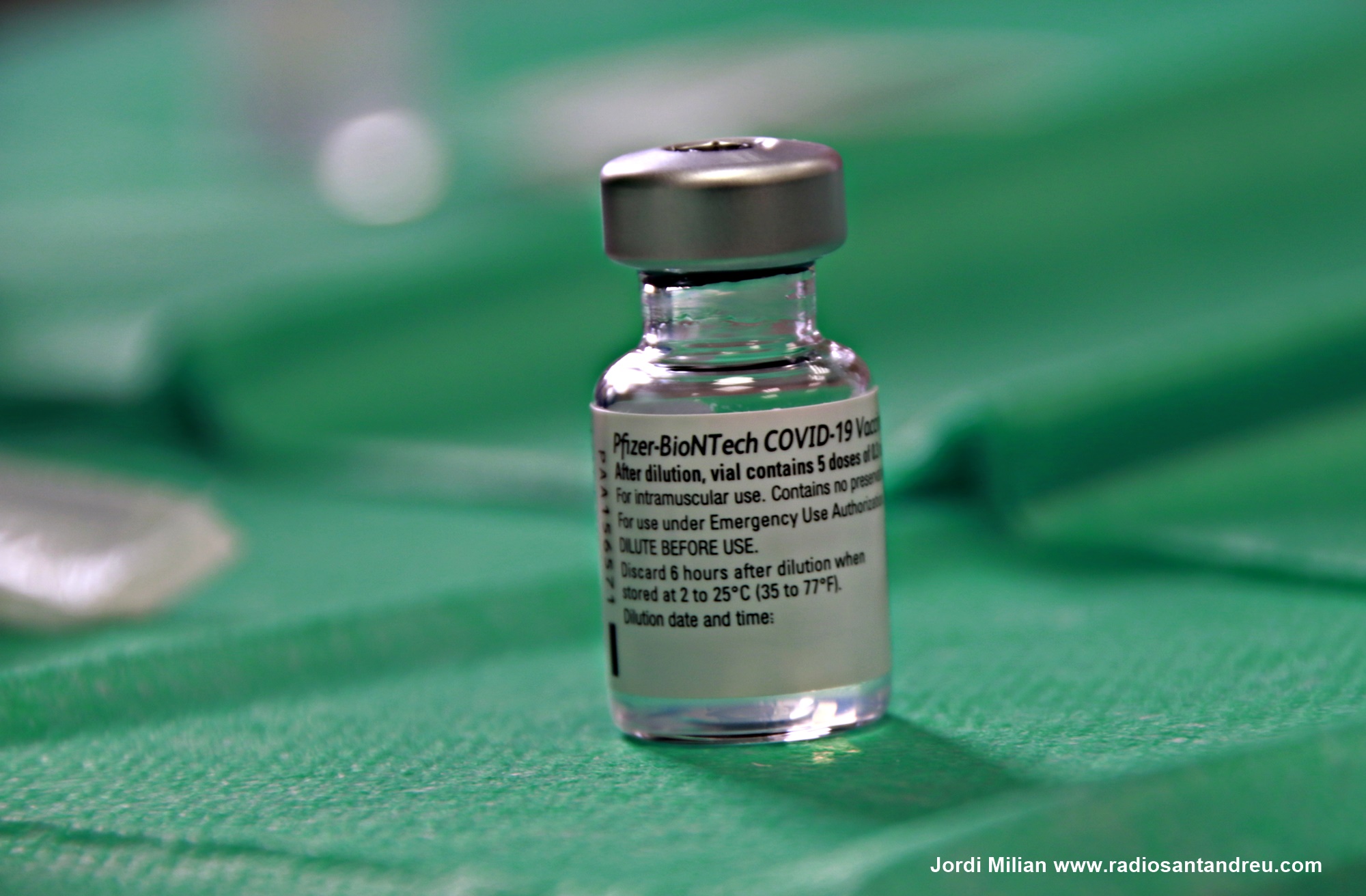 El personal sanitari rep segona dosi vacuna COVID-19 - 02