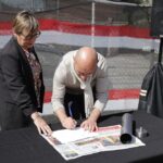 Primera pedra pisos protecció oficial carrer Sant Llop 05