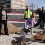 Primera pedra pisos protecció oficial carrer Sant Llop 08