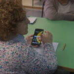 gent gran, mòbil, bretxa digital